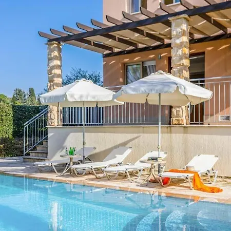Villa Sleeps 8 With Air Con And Wifi *