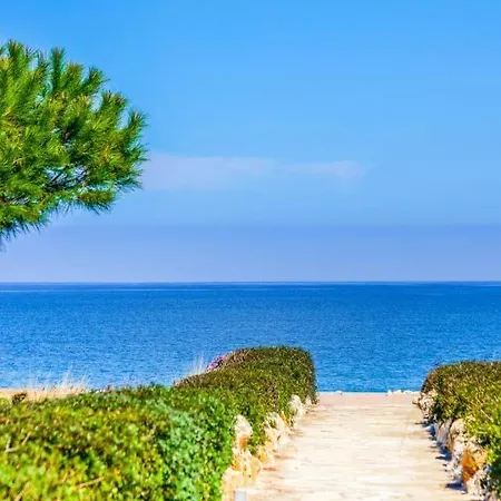Sleeps 8 With Air Con And Wifi * Mavroli
