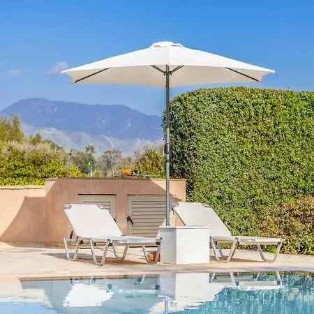 Sleeps 8 With Air Con And Wifi Villa