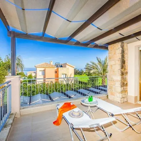 Villa Sleeps 8 With Air Con And Wifi Mavroli