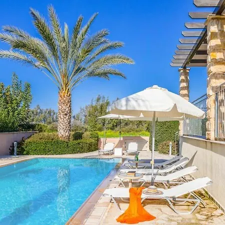 Sleeps 8 With Air Con And Wifi Villa