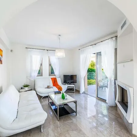 Sleeps 8 With Air Con And Wifi Villa