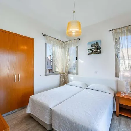 Villa Sleeps 8 With Air Con And Wifi *