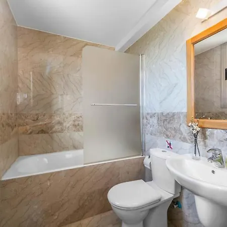 Villa Sleeps 8 With Air Con And Wifi Mavroli