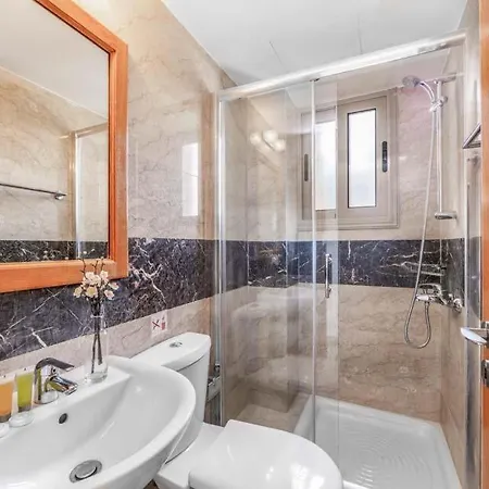 Villa Sleeps 8 With Air Con And Wifi