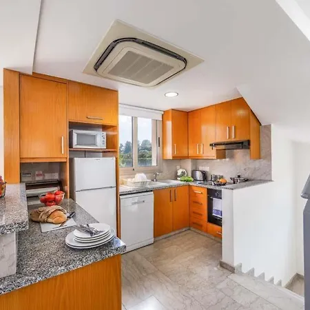 Sleeps 8 With Air Con And Wifi *