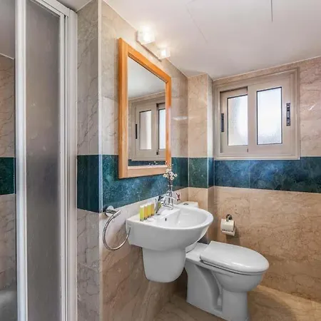 Sleeps 8 With Air Con And Wifi Villa Mavroli